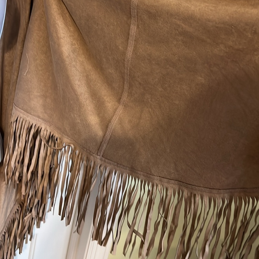 Nygard fringed faux suede shawl.Size- 1 SZ.Preowned, good condition, camel color - Picture 4 of 10